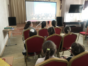 Любимые и всем знакомые сказки.